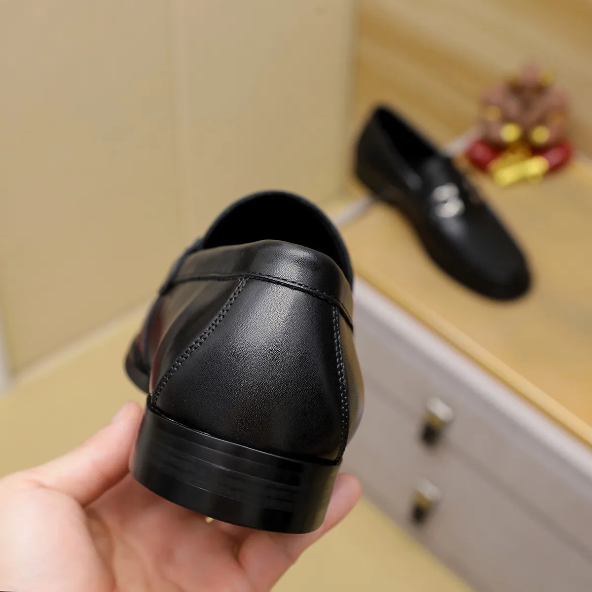 Men's shoes 💰460 🔥 Ferragamo new men's casual slip-on shoes 🇨🇳 Official website original 1:1 mold, original quality 💯 fine workmanship, high-end luxury ☘ The upper is made of imported Italian first-layer cowhide 🌴 Luxurious water dyeing 🐂 Leather lining 🍓 Rubber wear-resistant and non-slip outsole, breathable and comfortable to wear 🍍 The first choice for high-taste men, color optional! Code number 38-44 (45.46. Customized)